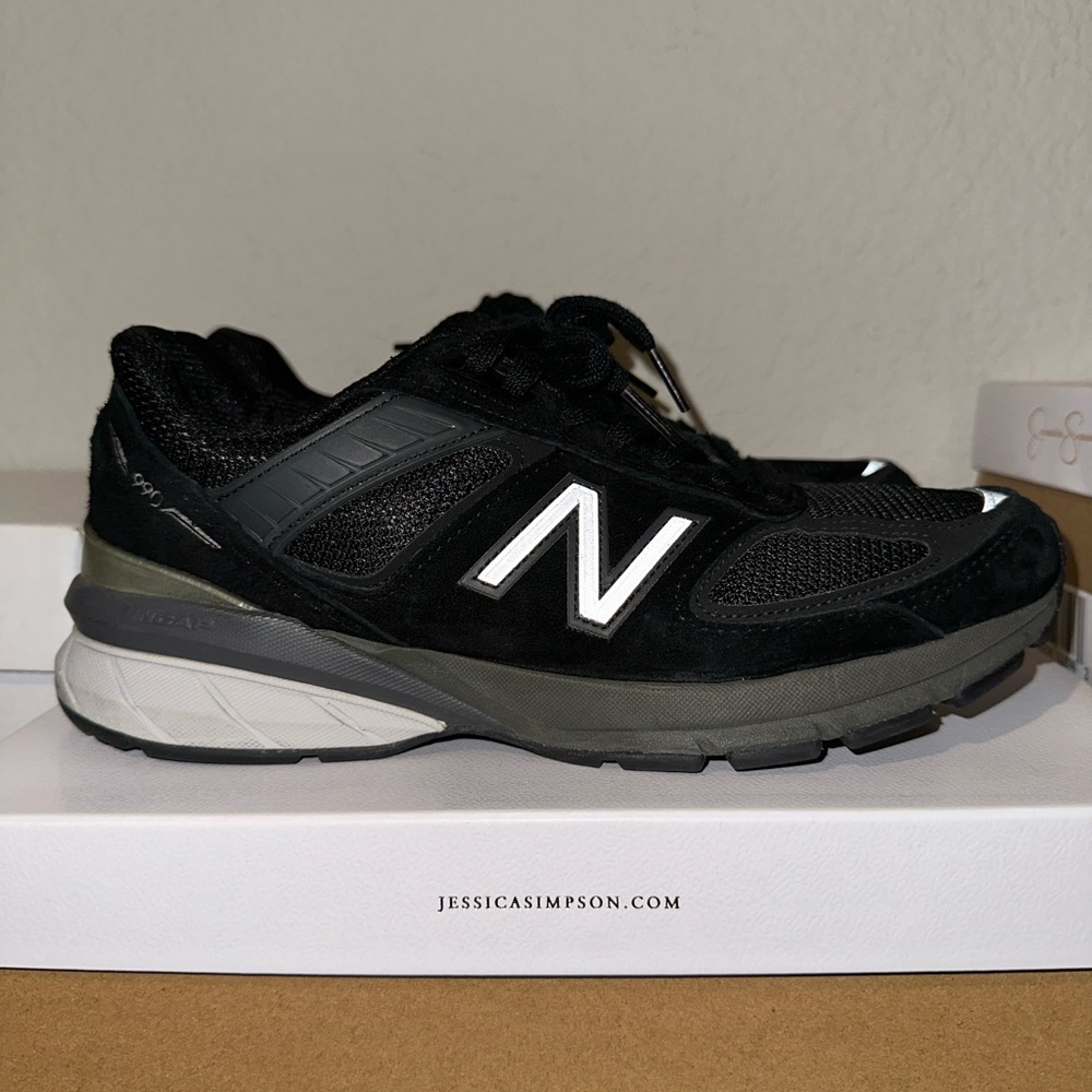 New Balance 990v5